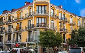 Eiffel Hotel