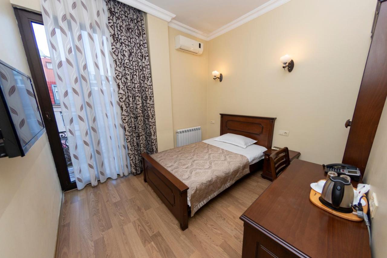 Eiffel Hotel Batumi Exterior photo