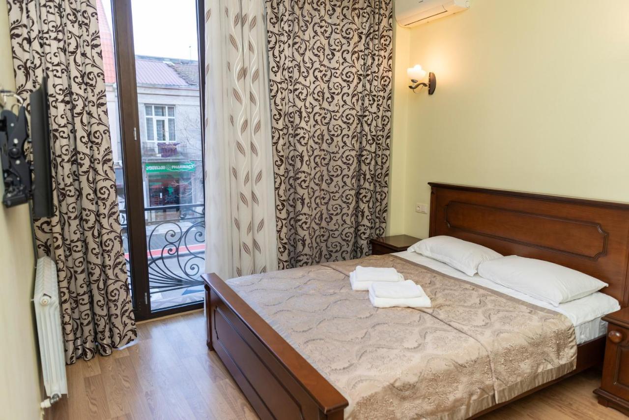Eiffel Hotel Batumi Exterior photo
