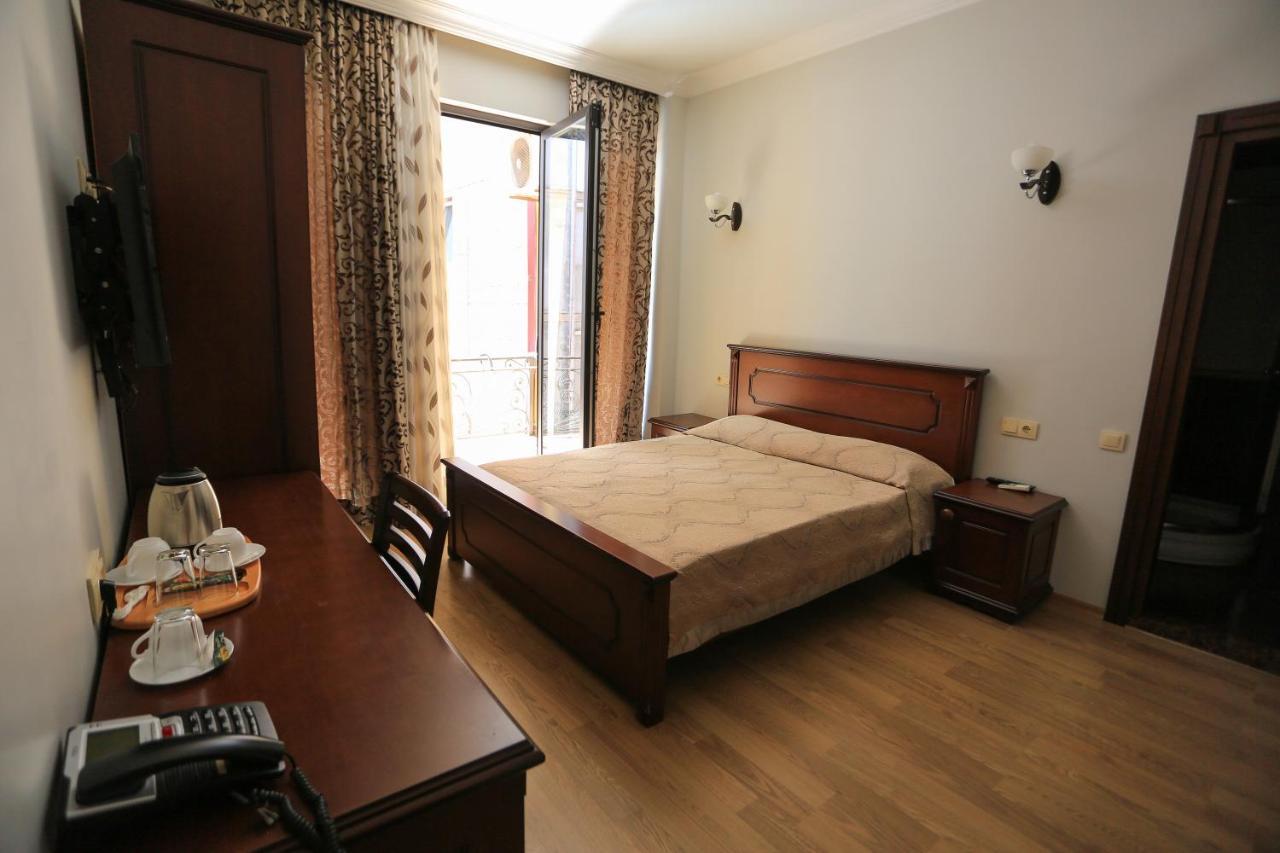 Eiffel Hotel Batumi Exterior photo