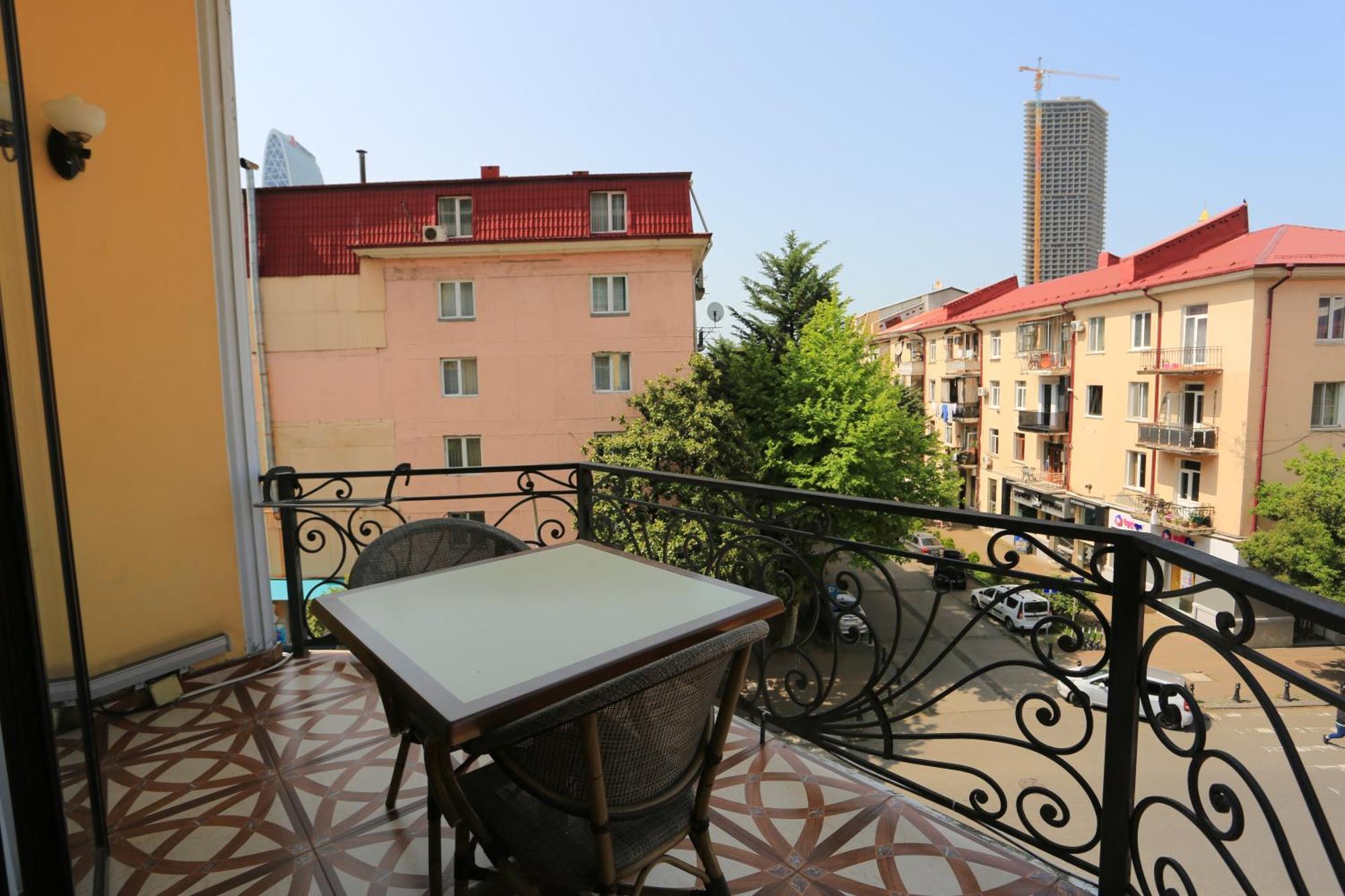 Eiffel Hotel Batumi Exterior photo